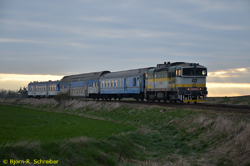 754 023