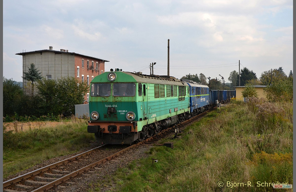 Mal wieder in der alten Heimat, wollte ich einige Tage jenseits der Grenze schauen, was so geboten ist. In Sulikw wurde wieder fleiig Schotter abgefahren. SU46 014 und 029 in Jerzmanki am 06.10.2014.