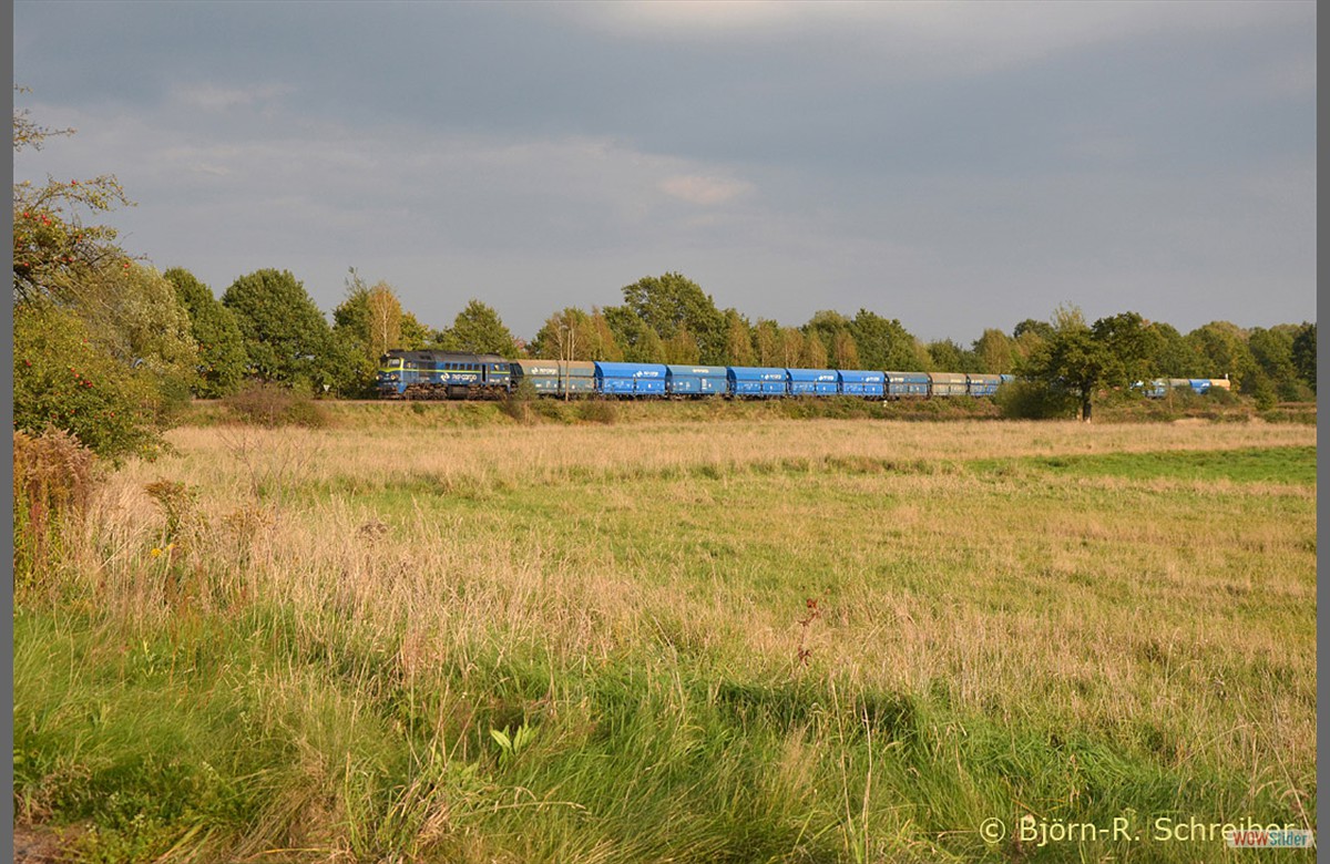 ST44 1215 mit leerem Kalkpendel aus Turoszw kurz vor Zgorzelec.