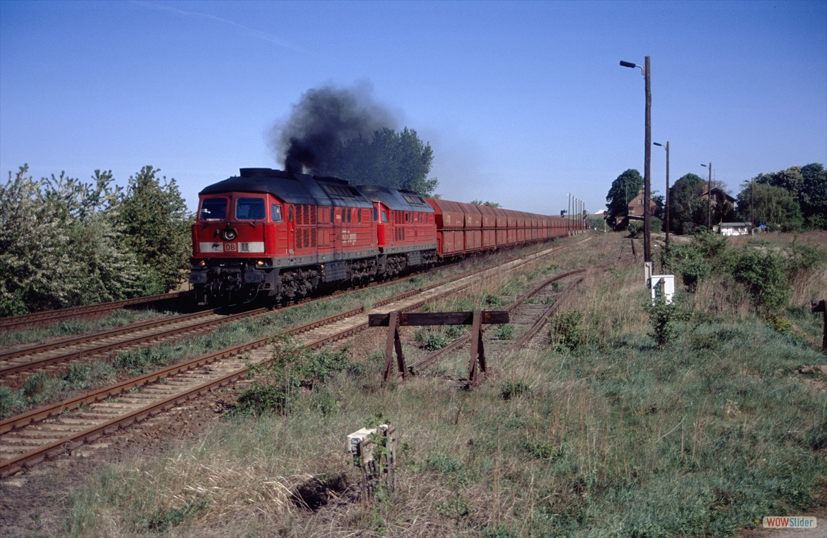 Dieses Bild findet vermutlich nicht bei allen Freunde: 232 349 und 448 haben mit KC 63207 Prsten erreicht und beschleunigen, um ber den Berg zu kommen. 