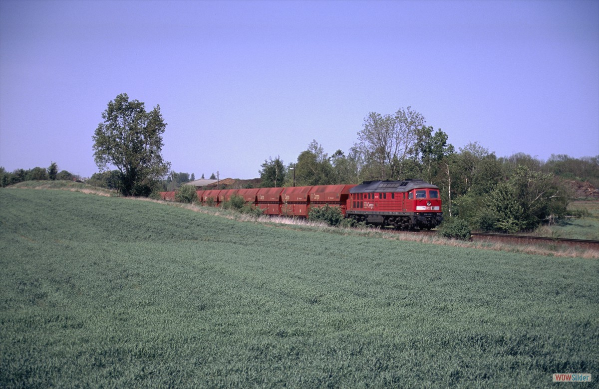 Einziger solobespannter Leerzug war der KC 63211, den 232 419 hinter Prsten wieder in Fahrt brachte.